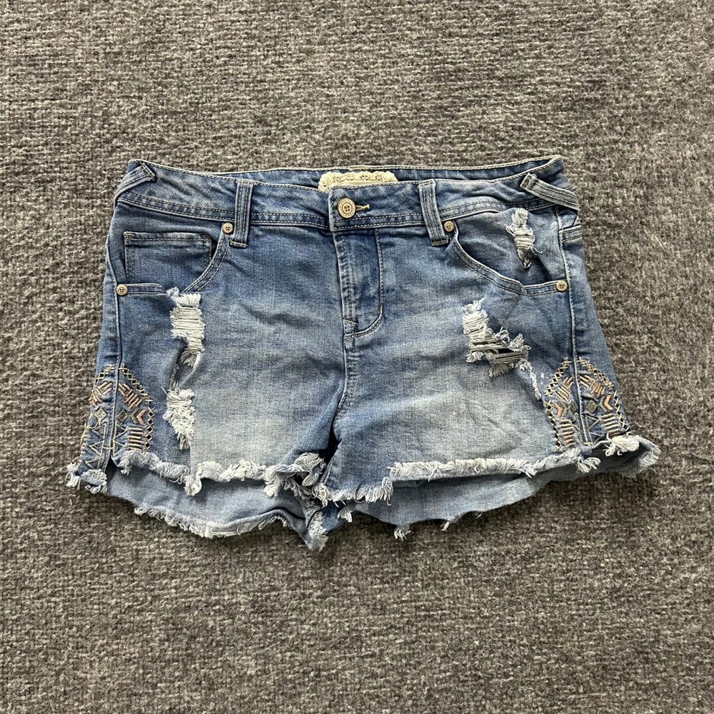 Almost Famous Shorts Womens Size 27/5 Blue Distressed Embroidered Rayon Denim
